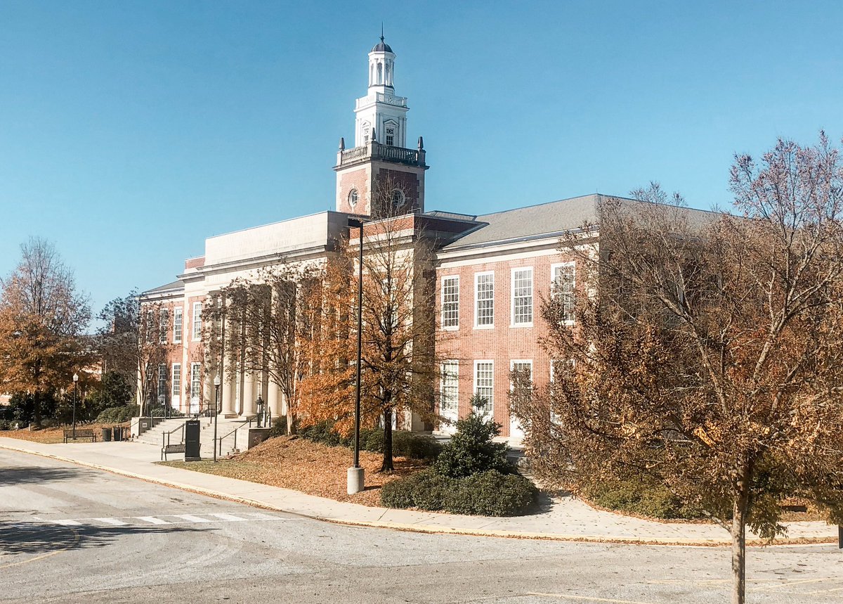 inBrakenVille's tweet photo. Thanksgiving at Morton College. The turkey’s not the only dead bird on campus. 🦃 #nocreamofmushroomsoupneeded #cozymystery #deathbydissertation https://t.co/s6cJtD2Ahv https://t.co/LpyMdcVfHU