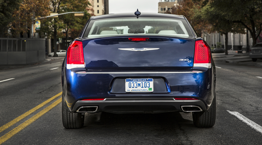 Con #Chrysler300, siempre serás el centro de atención.