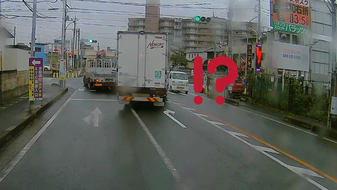 焼きおにぎり物流の兄貴 On Twitter 私は交差点の角で 工事 をしているから避けたのだと思いましたが 単純に 左折車 を待てなかっただけでした 対向車 のドライバーさんは かなり驚いた事でしょう オーバーハング での 接触事故 の原因になります すり抜け