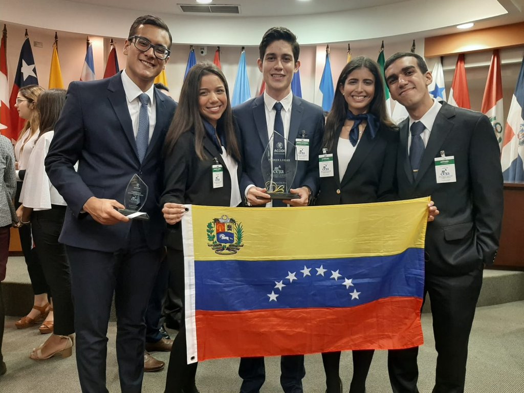 enlaucab's tweet photo. #OrgulloUcabista Felicitamos a los integrantes de @cejaucab por haber obtenido el primer lugar en la Competencia Interamericana de DDHH #Ceja2019, celebrada en Costa Rica y auspiciada por la Corte Interamericana de Derechos Humanos. https://t.co/FzNcyhCOOB