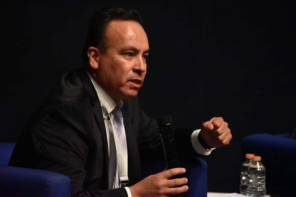 anadepemx's tweet photo. #Panel “La #DefensaPenal efectiva en el Sistema Penal Acusatorio Mexicano”.
Participan 
Mtra. Alicia Ivonne Omaña Tavera #Hidalgo.
Mtro. Marco Aurelio Nava Cervantes de #Michoacán. 
Mtro. Bricio Balderas Álvarez de #Guanajuato.
#SinDefensaNoHayJusticia https://t.co/hxL5oArpSN