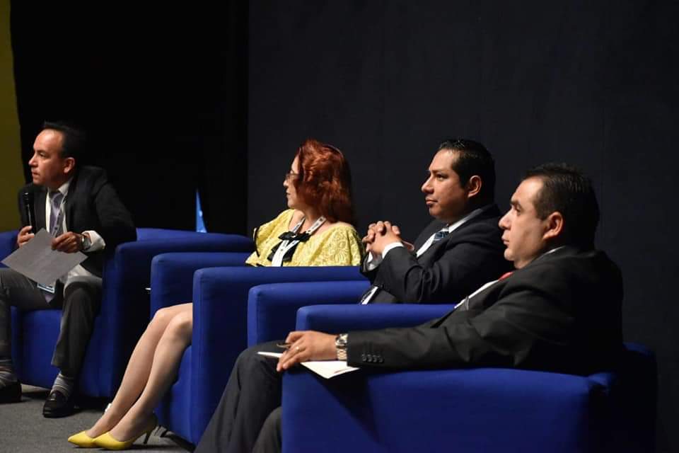 anadepemx's tweet photo. #Panel “La #DefensaPenal efectiva en el Sistema Penal Acusatorio Mexicano”.
Participan 
Mtra. Alicia Ivonne Omaña Tavera #Hidalgo.
Mtro. Marco Aurelio Nava Cervantes de #Michoacán. 
Mtro. Bricio Balderas Álvarez de #Guanajuato.
#SinDefensaNoHayJusticia https://t.co/hxL5oArpSN