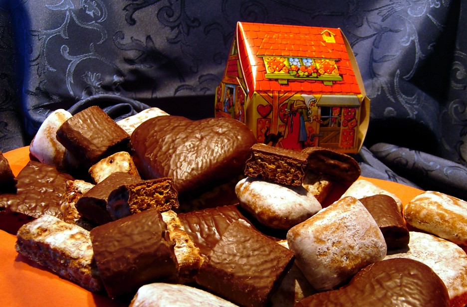 Nuremberge Elisenlebkuchen, Thorner Lebkuchen (Toruńskie pierniki) go back to the 13th century when Torún was part of the State of the Teutonic Order, Pulsnitzer Pfefferkuchen or Neisser Konfekt or Coburger Schmätzchen