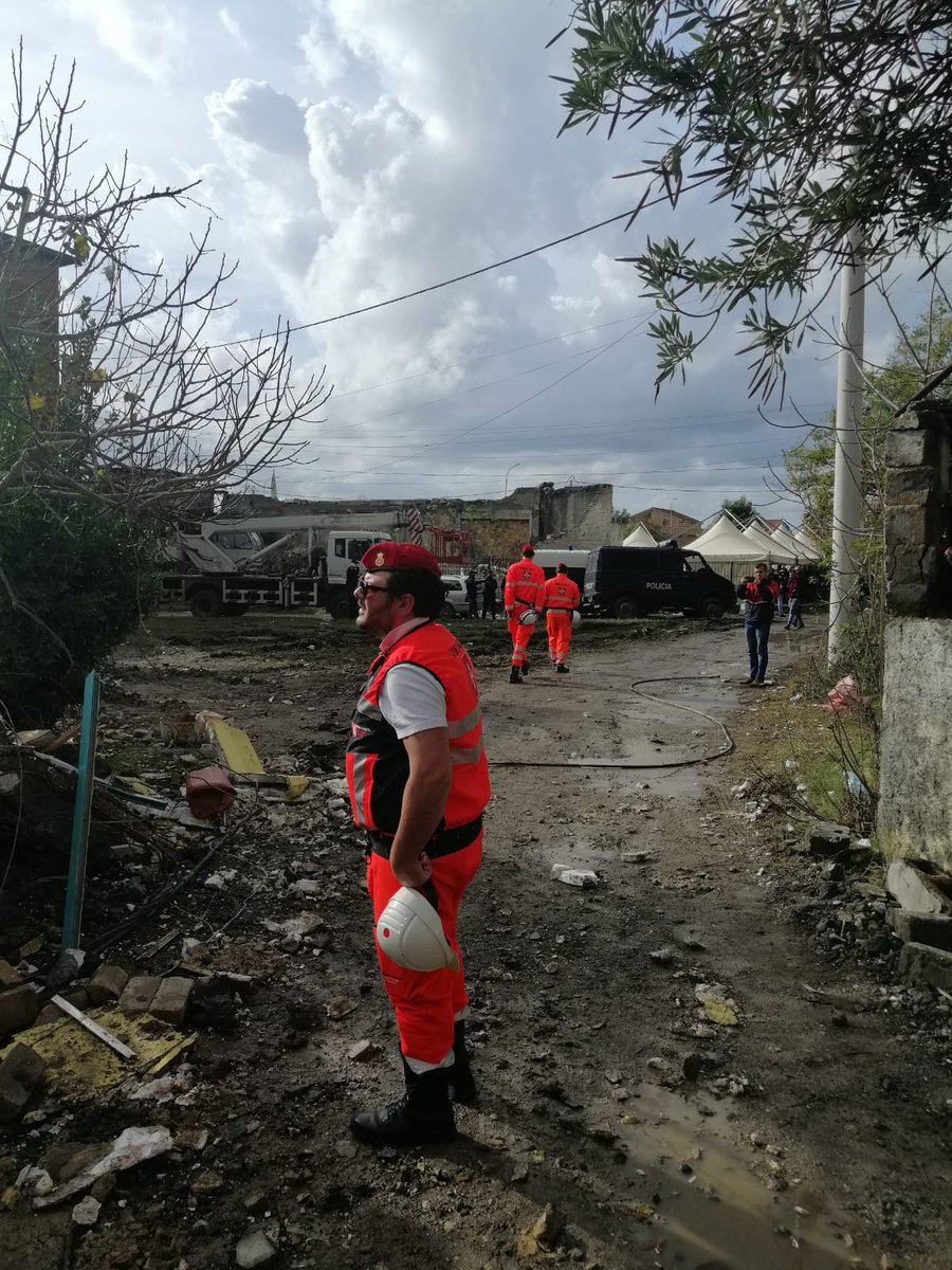 CIS0M's tweet photo. 🇦🇱 Continua l'attività di ricognizione del VePI in #Albania. In assistenza ai volontari @MalteserAlbania oggi diversi i paesi decentrati visitati in assistenza a popolazione, trasportato tende e creato contatti per un aiuto concreto
#cisiamocisom #Durazzo  #EarthquakeAlbania https://t.co/h38DMaoLgn