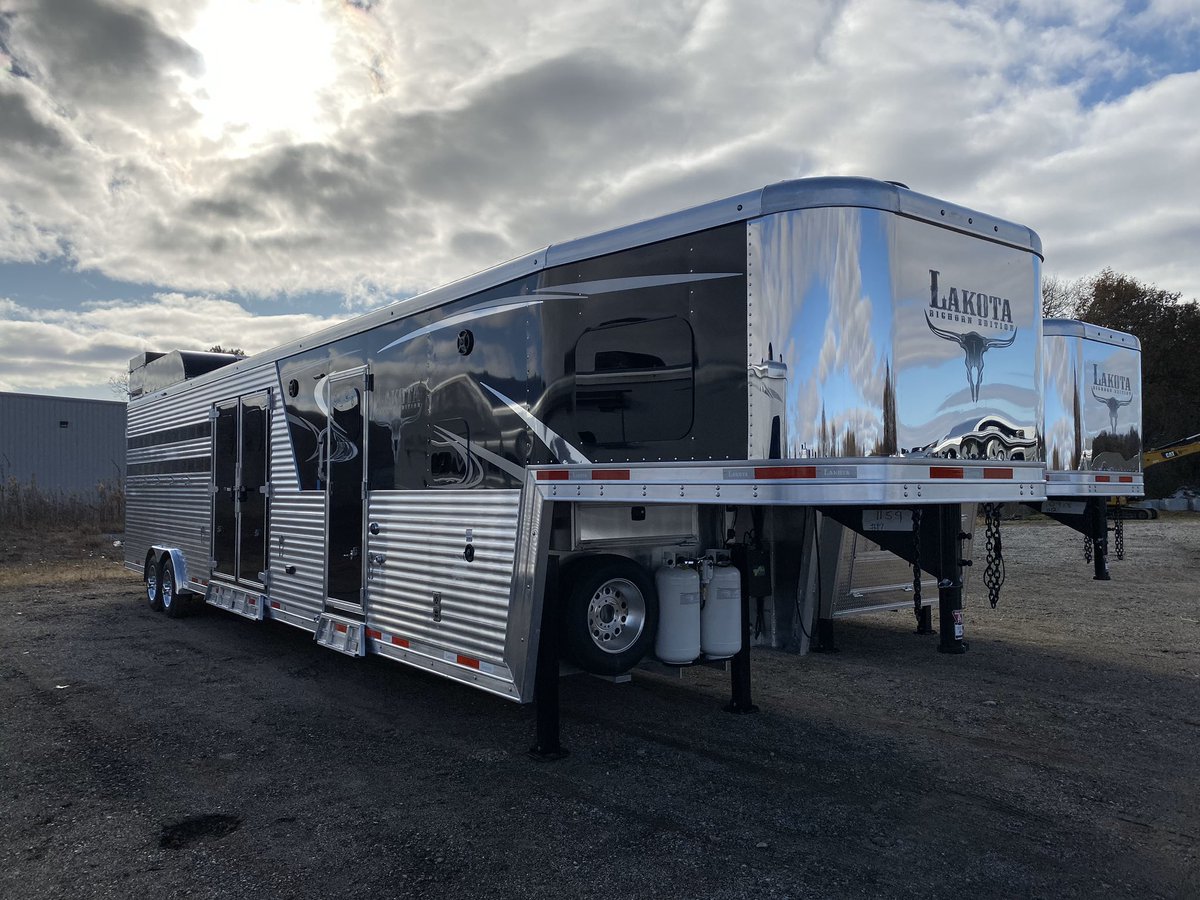 LakotaTrailers's tweet photo. Our ✨NEW✨ 2020 Bighorn Livestock Editions are as LUXURIOUS as they are VERSATILE! 🐄🐎

See the UNRIVALED Lakota lineup at https://t.co/CmDblsVz8d! 👊 #LakotaFOREVER #LakotaTrailers #StockUp #StockCombos https://t.co/iD5kiD5XPs