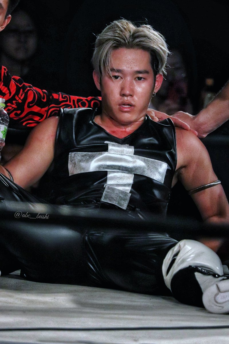 abc_bushi's tweet photo. 2019.11.28 OWE 新宿FACE
メインの序盤は条件反射でT-Hawk‼️連呼してたけど
中盤から叫べなくなって、終盤は完全にOWE組応援しちゃってた��ね🥺
いや~…ストハ組を嫌いになる所だったぁ🤣🤣🤣
#OWE
#STRONGHEARTS
#tcool
#ダーベン
#ツィンジェ https://t.co/EG0rXkk9bw