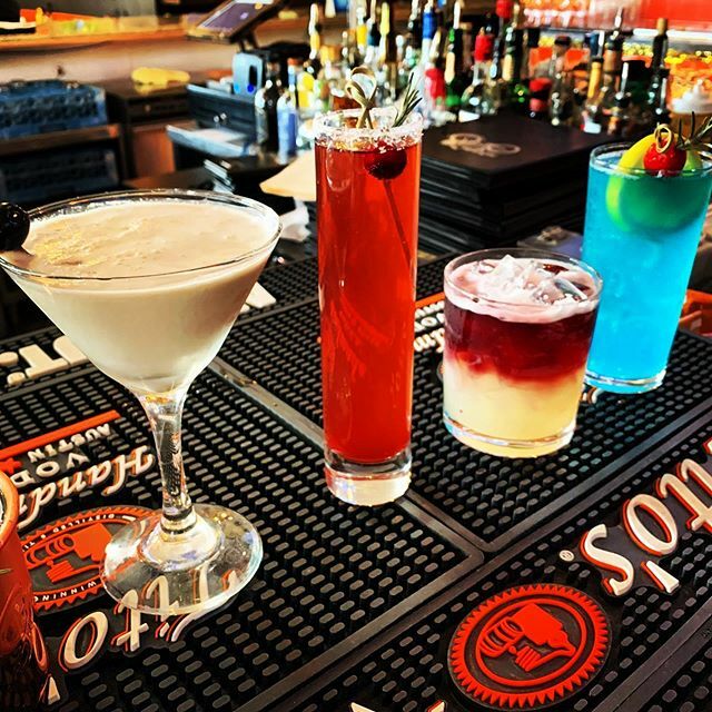 Holiday cocktails are here!  These will help ya get through, and relax, during this busy holiday season...a very Happy Holidays to you and yours!
#handlebarchico #cocktails #holidaycocktails #chicoca #chicocalifornia #wateringholefortownies