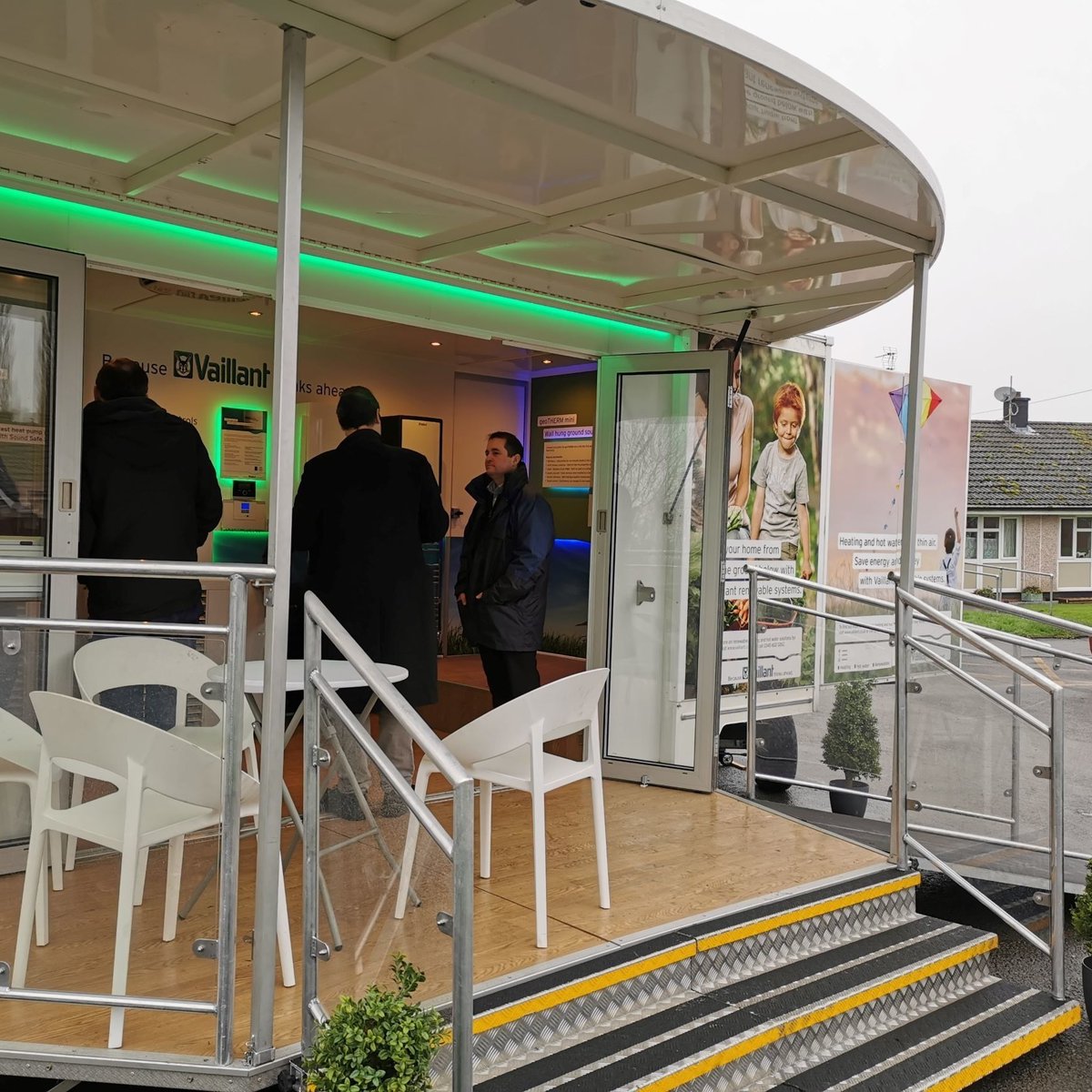 vaillantuk's tweet photo. #VaillantUK had a great day yesterday meeting #SocialHousing tenants at The Orchard in Atherstone. We helped explain how installing #EneryEfficient #VaillantUK #heatpumps in their homes can #LowerEnergyUse and bills whilst #ReducingCarbonEmissions https://t.co/KwJKUMyVj7