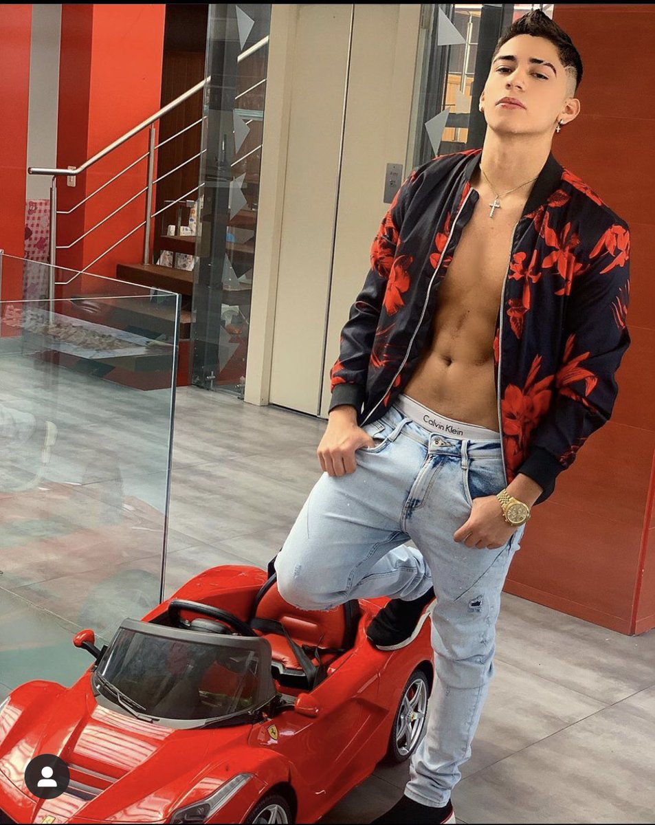 Te recojo en mi mini FERARRi ?🏎