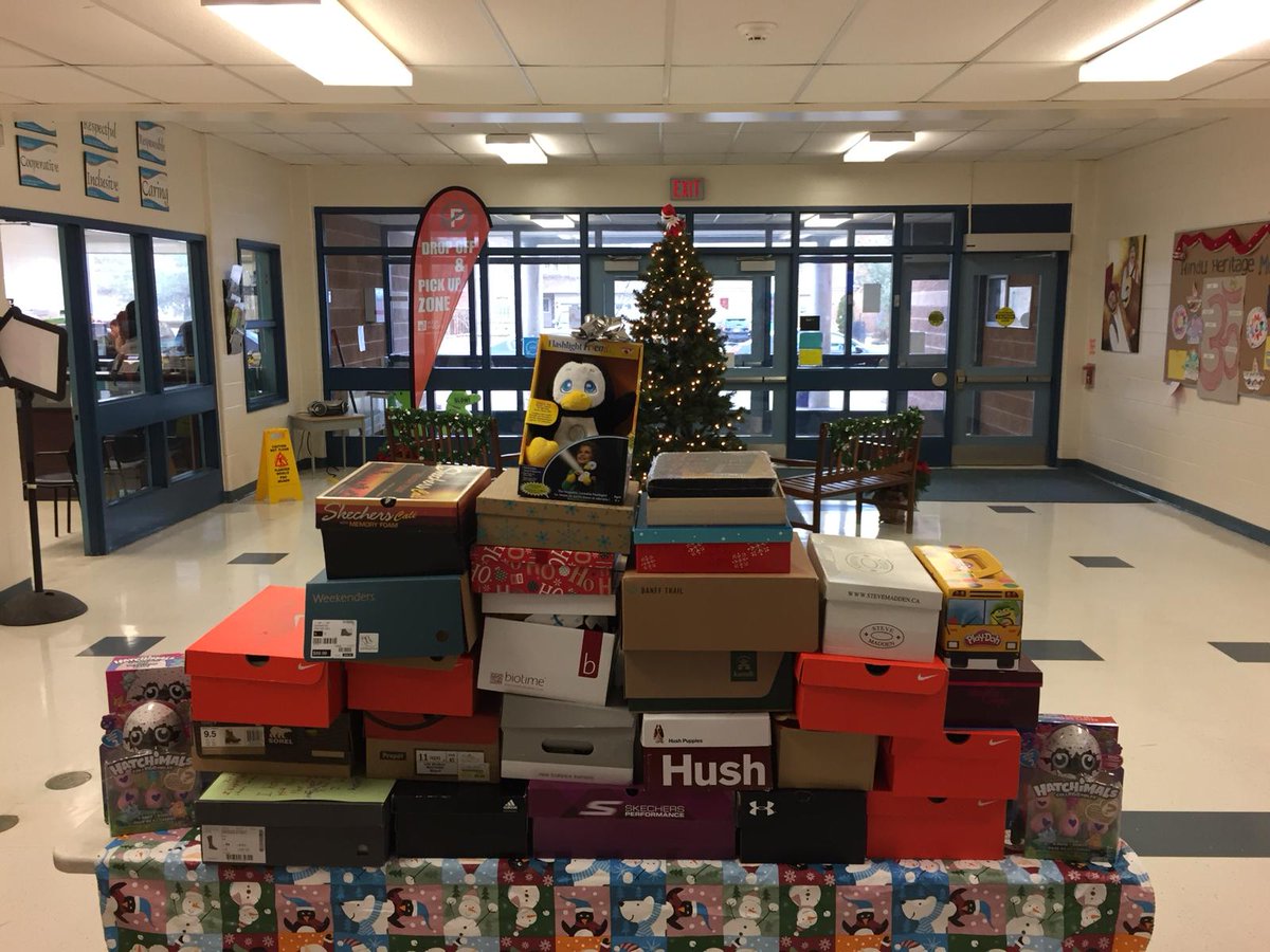 We partnered with the organization 'I Love First Peoples' and collected #FriendshipBoxes for Indigenous youth in northern Canada.
#ILFP #Rjleeproud #peelproud 
#IndigenousHeritageMonth 
@iloveatt1 @Lynnohalloran @lisanhart13 @SohiBalbir @patrika54 @PeelSchools