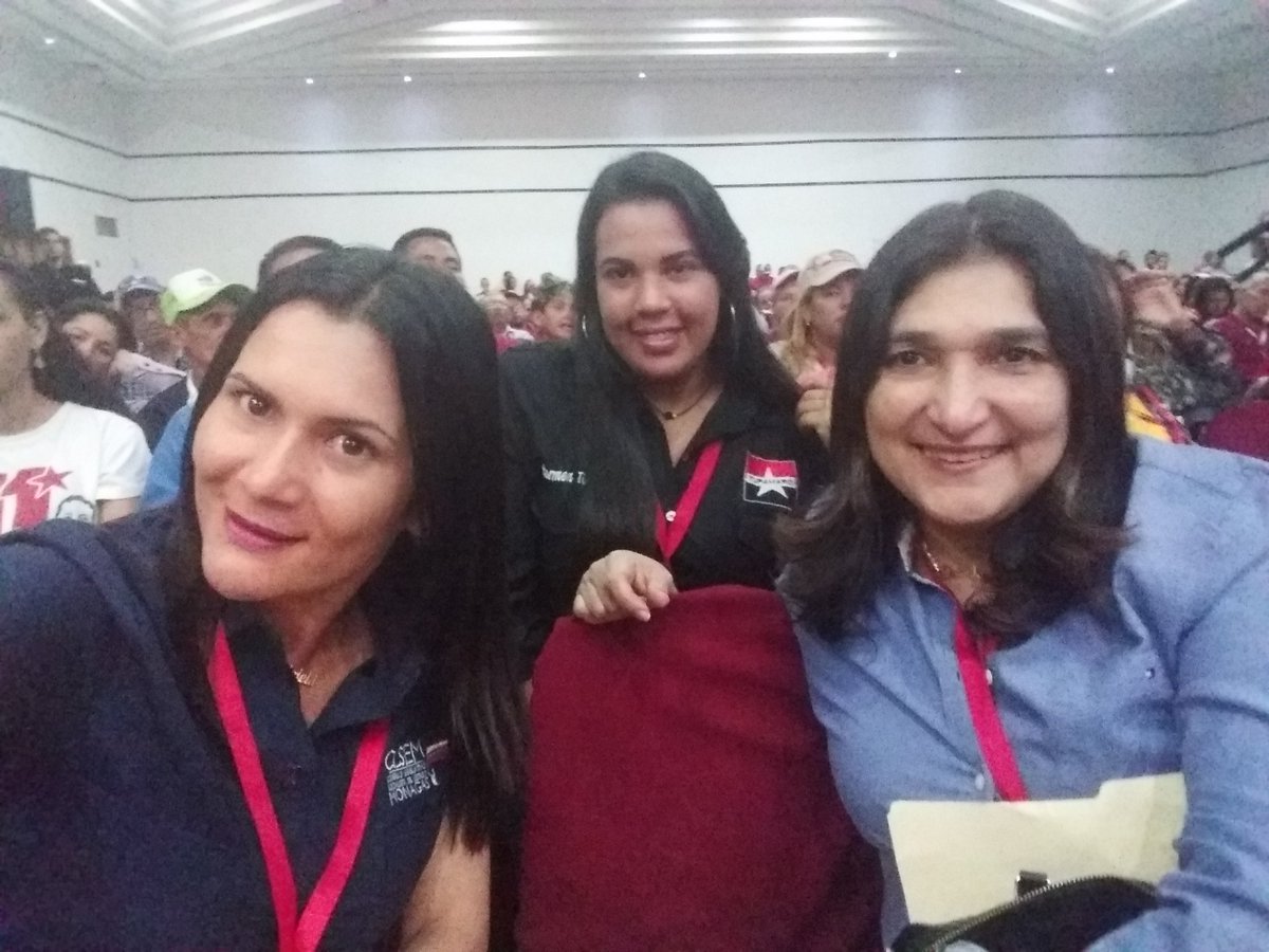 MariaVallenil15's tweet photo. Diputad@s de Monagas celebramos el 1er Encuentro Nacional  del Estado Mayor Parlamentario junto @dcabellor Pdte de ANC junto @yelitzePSUV_ La Avanzadora de Monagas @PartidoPSUV @vicent_carvajal Pdte Del Clsem @ErnestoPSUV_ https://t.co/5iMhAb32u3