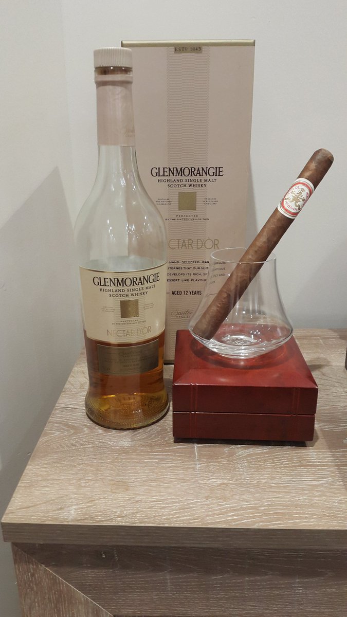 Hoyo de Monterrey Double Corona & Glenmorangie Nectar D'or #hoyodemonterrey #cigars  #hoyodemonterreycigars #hoyodemonterreydoublecorona #habanos #botl #sotl #glenmorangie #glenmorangiewhisky #scotch #nectardor #cigarandwhisky #highland #highlandsinglemalt