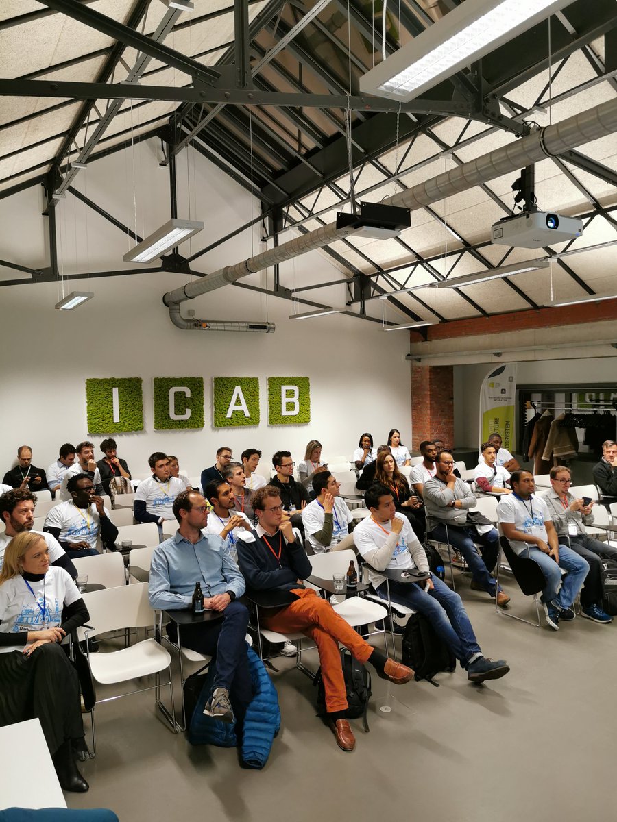 Mateusz's tweet photo. Lancement du #Startup week-end #BigData. 40 personnes vont passer 48h à développer un projet avec des coéquipiers qu'ils ne connaissent certainement pas. 7 idées ont été choisies. Enjoy the ride !!! #SWBRUBD #swbru https://t.co/IpTaajTpfm