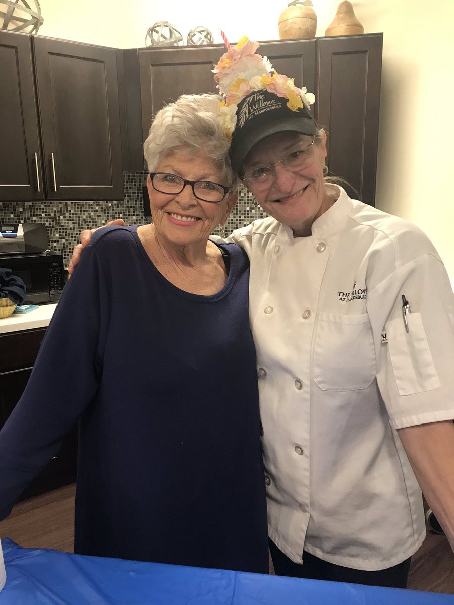 W_Harrodsburg's tweet photo. Today we’re celebrating Chef Angie’s Birthday with a garden tea party! #birthdaygirl #happyhour #teatime https://t.co/i9yRDHAJOs