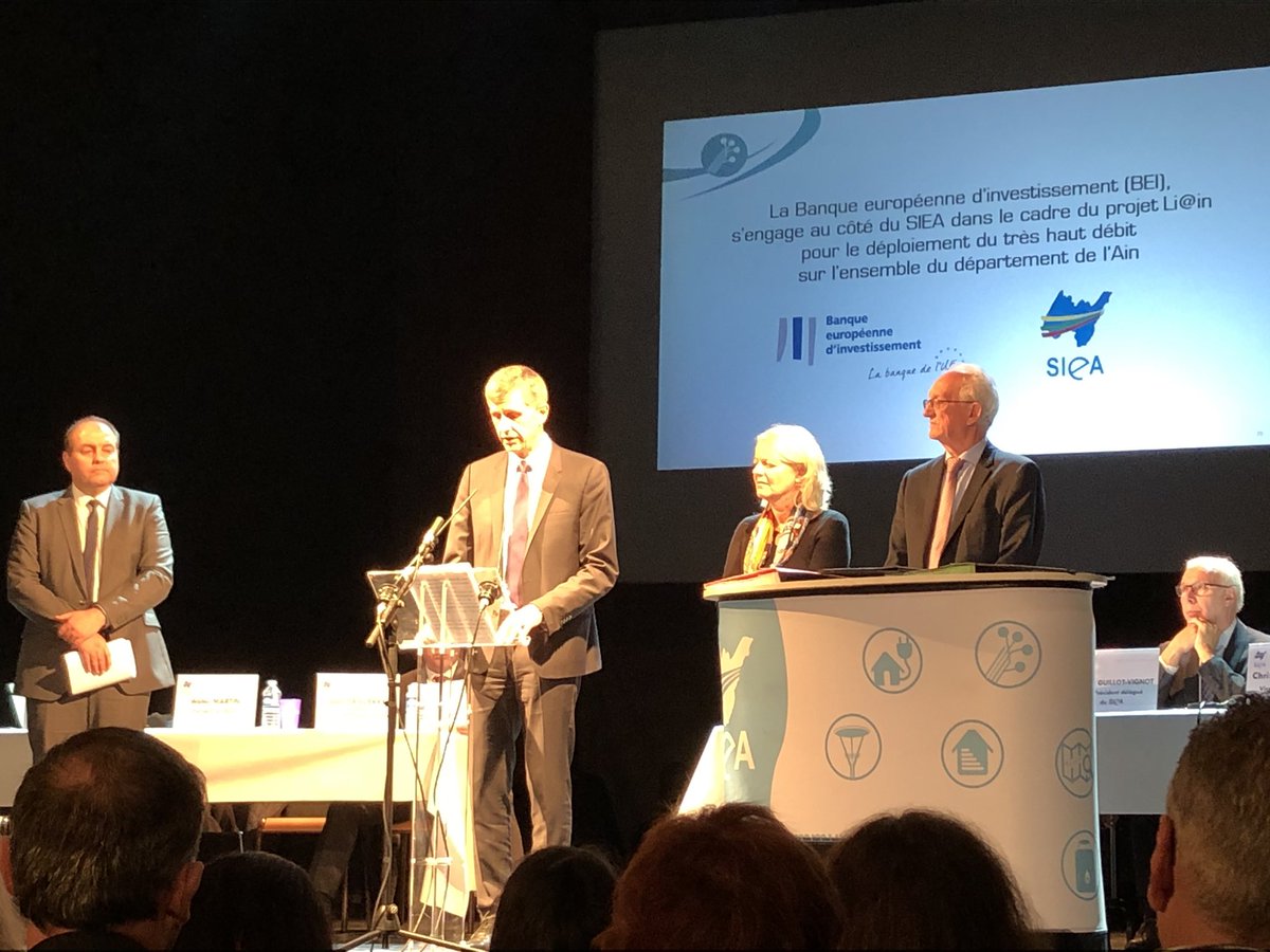 La Banque Européenne d’investissement représentée par Tanguy Desrousseaux s’engage aux côtés du <a href="/SIEA_01/">SIEA</a> dans le cadre du déploiement du très haut débit <a href="/Liain01/">SIEA réseau Li@in</a> sur l’ensemble du territoire <a href="/StefanyDouillet/">Stéfany Douillet</a>