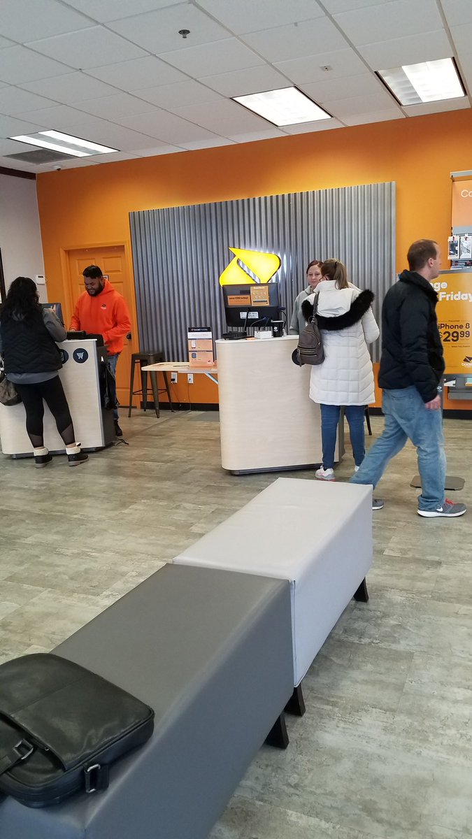 Busy at Mobile One's Spring Lake Park location!! Keep it going Mush and Michelle!! <a href="/RyanMaierMN/">Ryan Maier</a> <a href="/WilliamFHolman/">William Holman</a> @marcecosales <a href="/KarlaOre17/">Karla Ore</a>