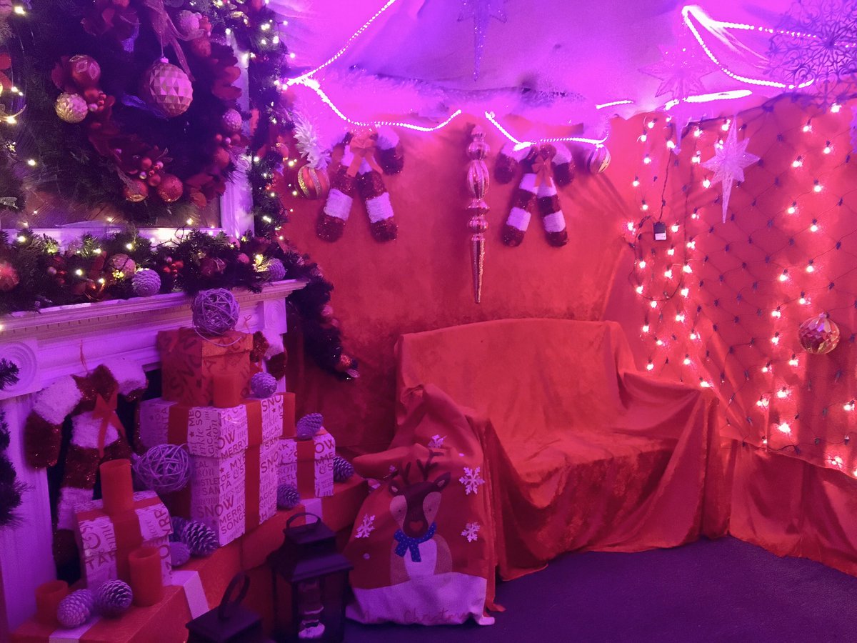 reigateonice's tweet photo. Santa’s Grotto 🎅 is already for Santa 🎅 to meet the children 🎁 book online now @reigateonice priory park #Reigate https://t.co/QHh1TWOFZC https://t.co/dsZNhy0PR1