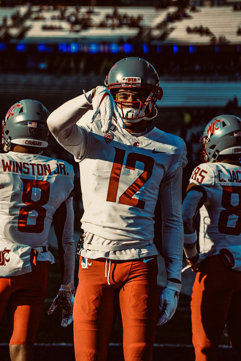 WSUCougars's tweet photo. Current mood 😏🍎🏆

#GoCougs | #BoeingAppleCup https://t.co/yNqLjG6SkG