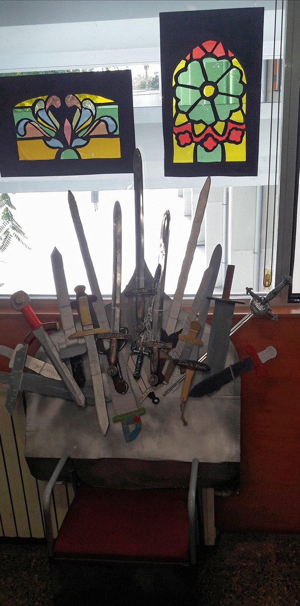 ghdelarosa1's tweet photo. El tron de ferro espera el seu rei o reina... qui serà? Dilluns gran cerimònia de l'homenatge per posar punt i final al #juegodetronos #gamificacio #codocencia a 2nESO al @iesccalaquas https://t.co/biWb0neb9p