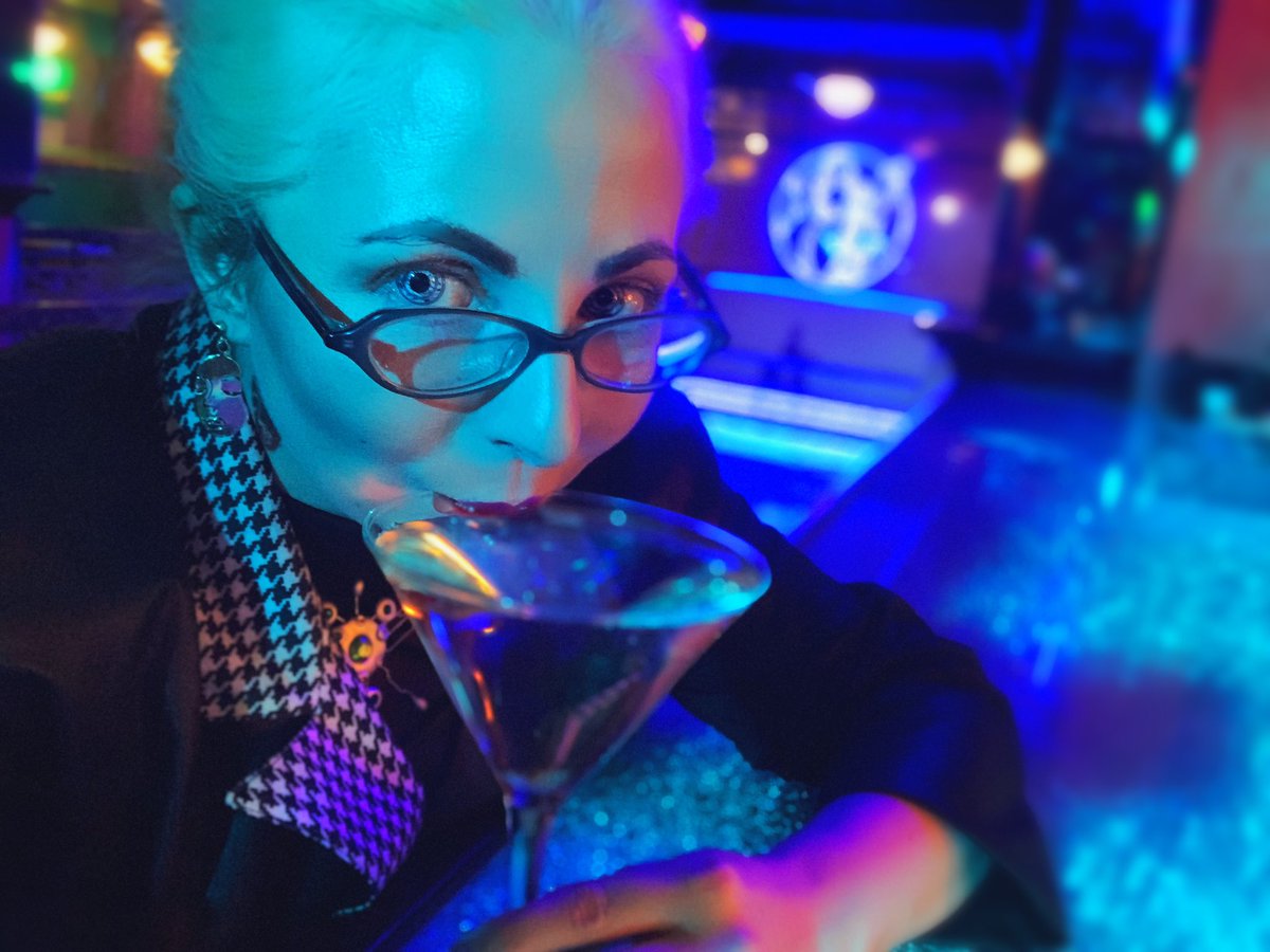 NeotropolisBar's tweet image. Come have a drink with us tonight and tomorrow- your last two chances to see #NeotropolisBar before the future becomes the past.