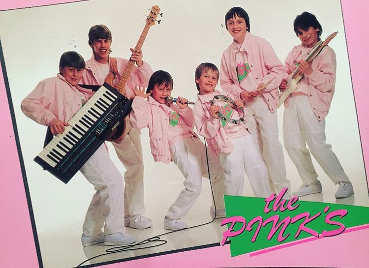 Väldigt roligt att lillebror Jimpan, ”Mr Tambourine Man”, fick inleda TV4-programmet ”Halv åtta hos mej” som i veckan gästade Degerfors. Foto: TV4
<a href="/bestofpinks/">Bestofpinks</a>