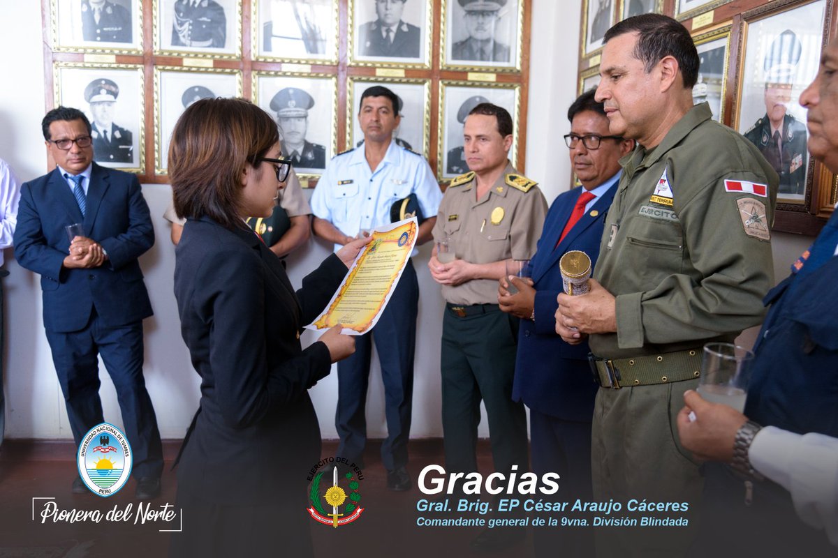 de_tumbes's tweet photo. El vicerrector de investigación de la #Untumbes, Dr. Manuel Paz López, asistió a la ceremonia de despedida al Gral. Brig. EP César Araujo Cáceres, comandante general de la Novena División Blindada, quien durante su estadía en nuestra región cooperó con nuestra primera universidad https://t.co/jV18DarmpI