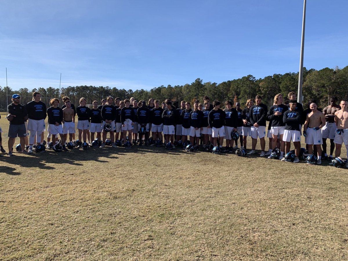 wmbrown70's tweet photo. @ChadGrier_ @AdOceanside @OCAFinsClub @OCA_Landsharks
We are thankful for you!! Letโs do this!!!
#Beatbarnwell #Hardworkworks #FridayNightLights #ilovemyfootballfamily https://t.co/8btGxWIzMc