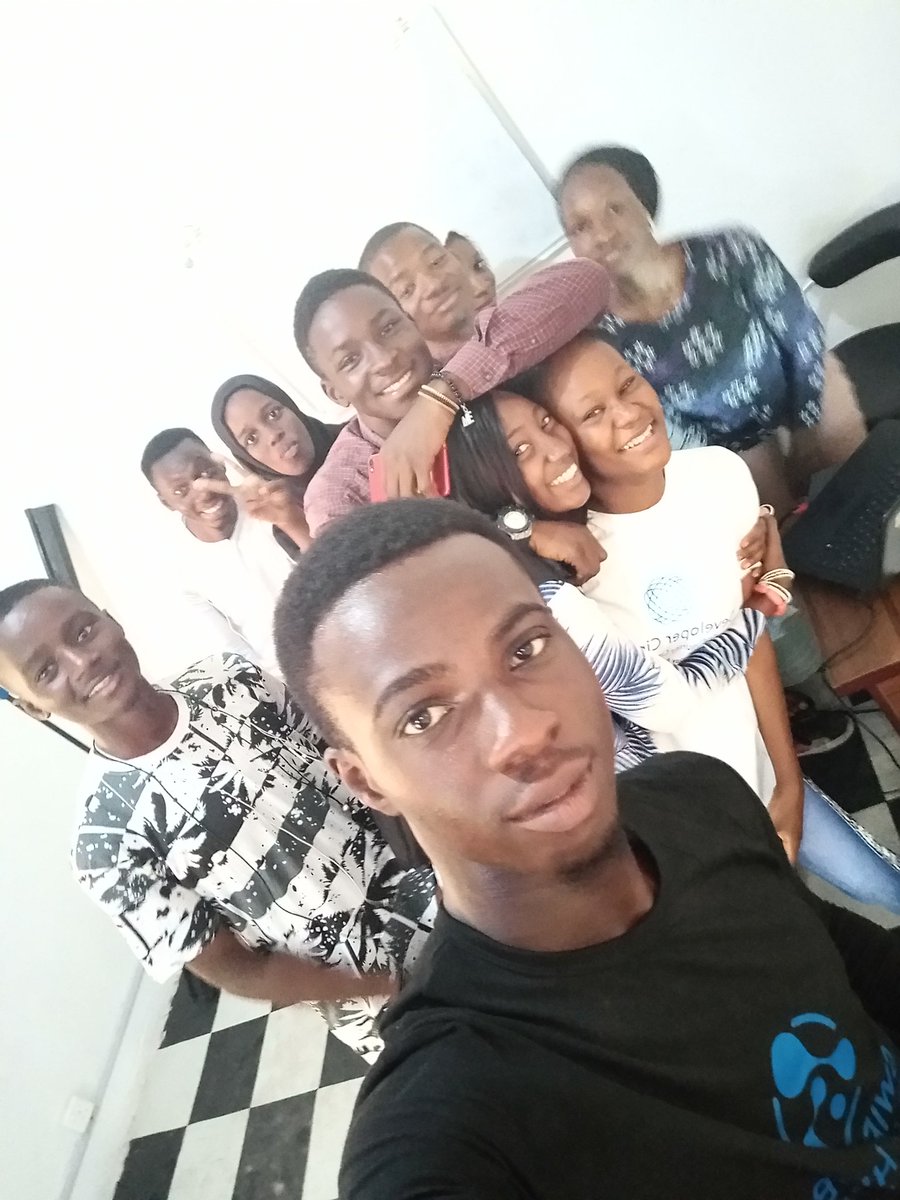 dscunimaid's tweet photo. We've kicked off with the Info Session today... And it's was splendid... #DeveloperStudentClubs #SSADSC @auwalms @aniediudo @EricaKHanson https://t.co/9WmYSsdiBe