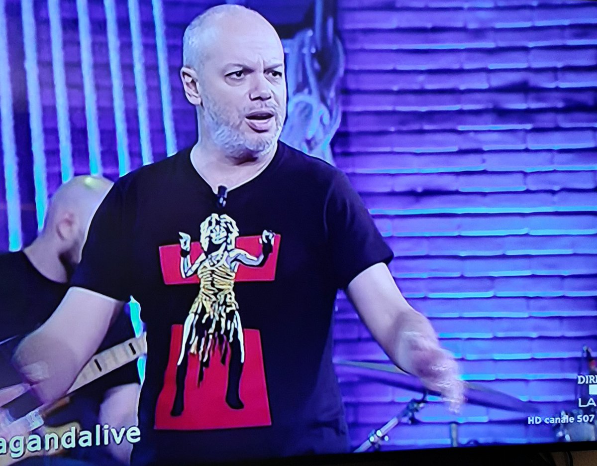 ConatoAdriano's tweet photo. Da notare la maglia dedicata a #TinaTurner per gli 80 anni della grande artista!! πππ
Complimenti @zdizoro !! π #propagandalive #Tina80 #VAR @welikeduel #La7 #Zoro https://t.co/G27R1UCKSG