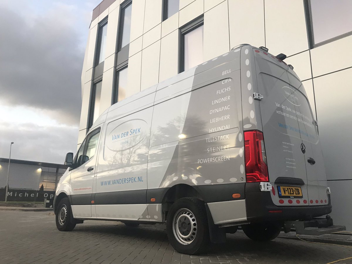 Deze nieuwe duurzame servicebus die voldoet aan de laatste emissie-eisen is toegevoegd aan onze vloot van serivcewagens voor het verlenen van #ServiceEnSupport. 

Uiteraard compleet ingericht voor het uitvoeren van deze werkzaamheden op locatie.