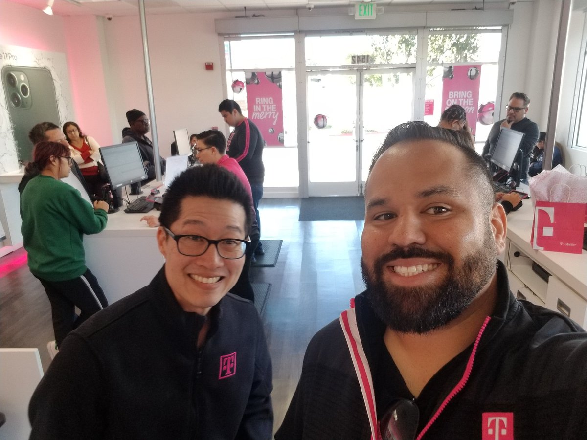 WV Gardena having a great Black Friday morning!! Can't wait to see what the rest of the day brings!! #winforeverla #WVHustle @iamPaulCLee @southbaytl @BryanThompsonSW @BaarstadRod