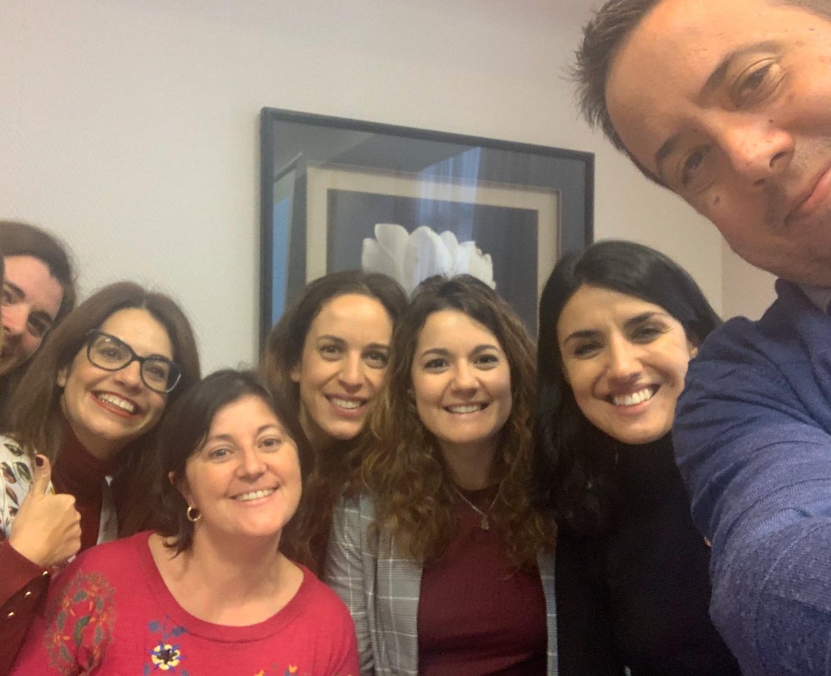 Anamasanro's tweet photo. Muchas gracias @Jcgaryon por compartir esta tarde en el Programa Ejecutivo en #RSC @CEUCYL hablando de “Acción social en las empresas” #RSCEUCYL https://t.co/Gg2aFlYz5Y
