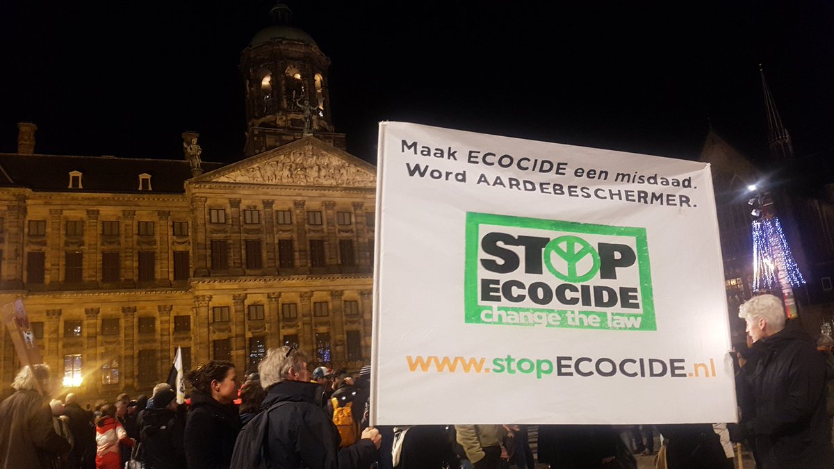 KatvanBronswijk's tweet image. As a #GlobalCitizen I&apos;m on a #GlobalStrike to tackle a #GlobalProblem. As a @Psychologists4F I am touched by this sense of unity. We are one. We humans can be so wonderful! Let&apos;s stand #TogetherForFuture! #GlobalDayOfClimateAction #Amsterdam