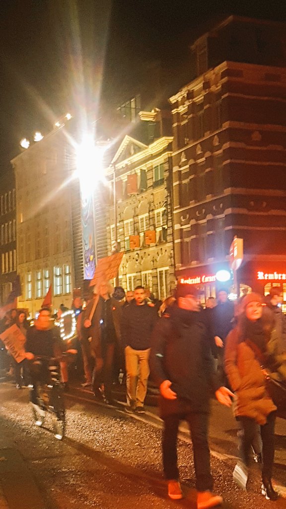 KatvanBronswijk's tweet image. As a #GlobalCitizen I&apos;m on a #GlobalStrike to tackle a #GlobalProblem. As a @Psychologists4F I am touched by this sense of unity. We are one. We humans can be so wonderful! Let&apos;s stand #TogetherForFuture! #GlobalDayOfClimateAction #Amsterdam