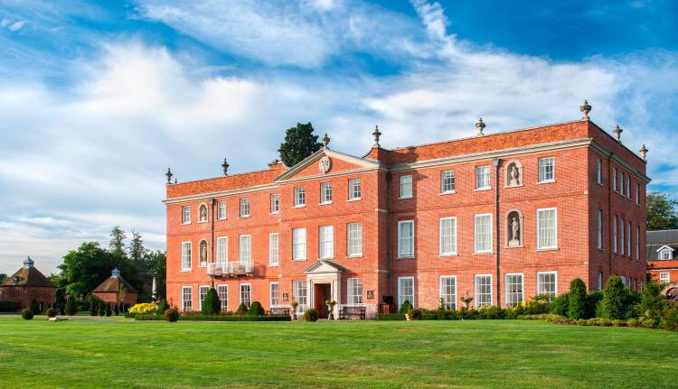 GarethHulmston's tweet photo. For the 7th year running we returned to the fabulous @FSHampshire for our @LussoTravel #AgentPartners #HomeCounties Appreciation Dinner last night - Supported by a stelar line up of @EDHotels @ElegantHotels @Jumeirah @Anguilla_Trsm @BlueWatersHotel @Kanuhura ππππ΄βοΈ https://t.co/10MddwGeJg
