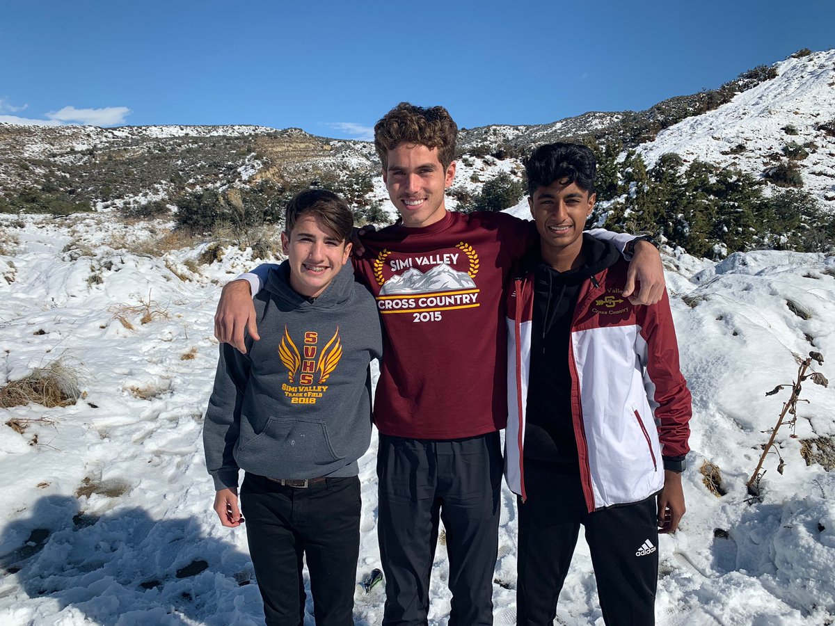 Who knew we’d see snow on our way to Fresno?! Of course we had to stop and throw a few snowballs ⛄️ Who else is ready to race tomorrow??