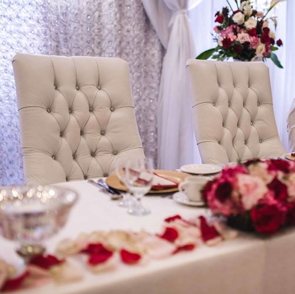 The details on this head table will make your head go over heels! 😄💕
.
.
Photographer: <a href="/hushhushphoto/">HushHushPhoto&Film</a> 
Venue: <a href="/CarmensInc/">Carmen's</a> 
.
.
See how you can upgrade your wedding too by visiting carmensgroup.com/weddings