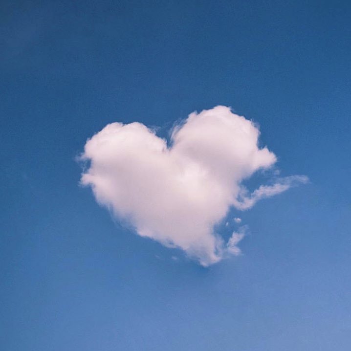 mrymdreams's tweet photo. Love in the sky. https://t.co/MlBO3JIX68