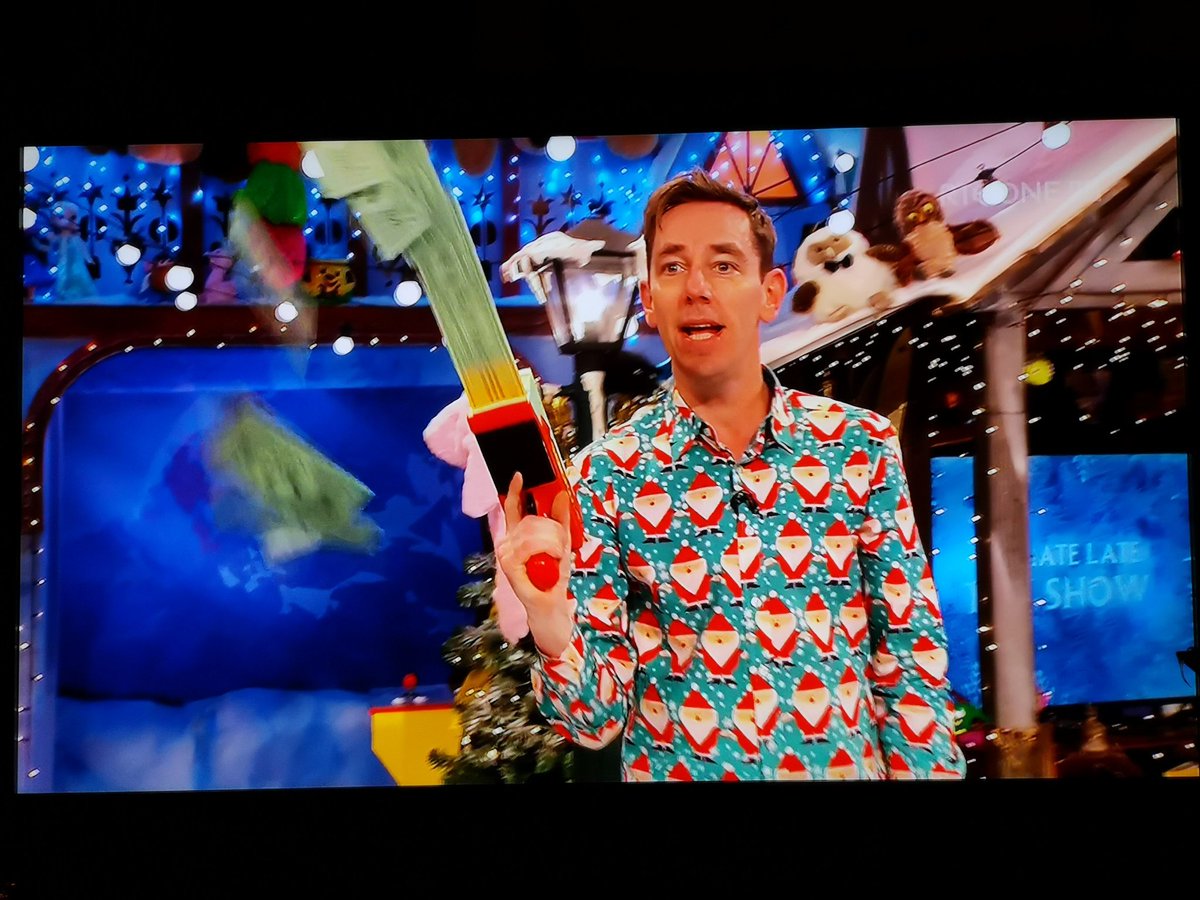LD_NCW's tweet photo. The government after spending 800k on a printer that doesn't fit in the building 
#LateLateToyShow https://t.co/kz8oZKOMpG