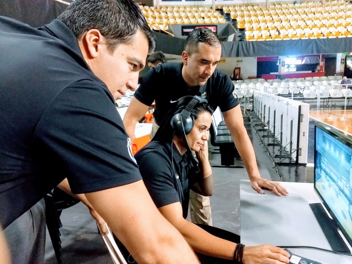 FRefereeing's tweet image. Basketball Champions League Americas
29 November 2019

Game: Aguada vs. Quimsa
Officials:
• Andreia Silva 🇧🇷
• Sebastián Negrón 🇨🇱
• Cauan Santos 🇧🇷

Game: Flamengo vs. Valdivia
Officials:
• Fabricio Vito 🇦🇷
• Andrés Bartel 🇺🇾
• Carlos Peralta 🇪🇨