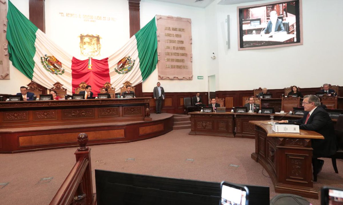 El gobierno de <a href="/mrikelme/">Miguel Riquelme</a> presentó ante el <a href="/CongresodeCoah/">Congreso de Coahuila</a> el #PaqueteEconómico2020 para #Coahuila, en voz del Secretario de Finanzas <a href="/BlasFloresD/">Blas Flores</a>, que involucra un presupuesto de 49 mil 746 millones de pesos.
#ConLaUniónDeTodos 
#FuerteCoahuilaEs