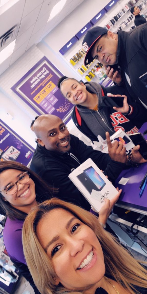 Another satisfied customer that purchased a tablet and wanted everyone to see on Twitter!! <a href="/GKoumbiadis/">George Koumbiadis</a> <a href="/JulienAncion/">Julien Ancion</a> <a href="/LambiasoMichael/">Michael Lambiaso</a> <a href="/TamekaDaste/">Tameka Daste</a> @JimRobertiello #BlackFriday2019 #FordhamStrong #MetroByTMobile