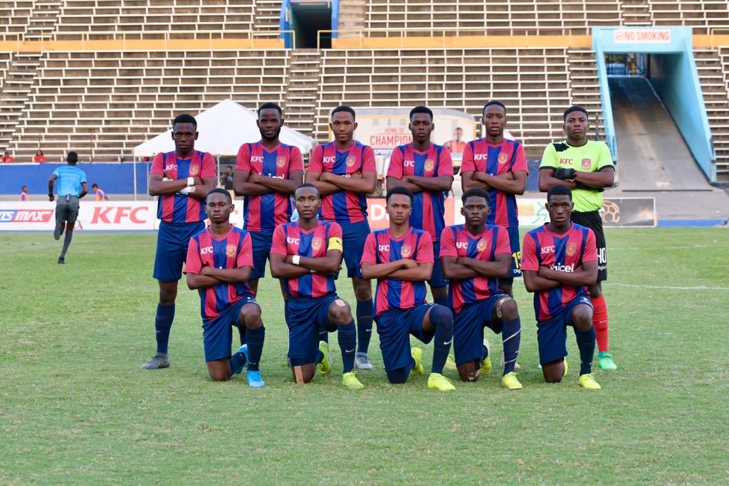 DIGICELJamaica's tweet photo. Game on! ⚽️
#JamaicaCollege vs #STATHS in the #DigicelManningCup Final!
Drop a ♥️💛 if you’re #TeamSTATHS or 💙💙 if you’re team #TrueBlue.
Catch the #DigicelSBF action on the #SportsmaxApp. https://t.co/WIkIB72Cnh