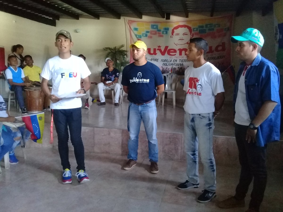 Hoy #29Nov Reunion con nuestro Director Estadal y Enlace de la Jpsuv Apure @cesar_lpe donde estuvo presente en una gran asamblea con todos los movimientos sociales juveniles que hacen vida activa en el municipio Muñoz. Seguiremos Venciendo👊 #EsperanzaPazYDialogo