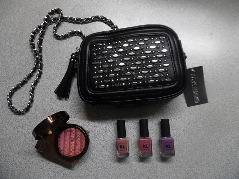 Uplift2Empower's tweet photo. What Is Inside #LiseWatier's #StevenMadden Crossbody Silver Studded #Bag Available @ https://t.co/bVhXZx5Jsn
#gifts #gift #makeup #BlackFriday #Deals #sales #shopping #CyberMonday #Deal #BlackFridayOffers #BlackFridayOffer #BlackFridaySale #giftsformom #giftsforher https://t.co/21TNfsGpiZ