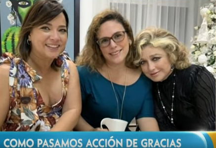 Angelmixvale's tweet photo. @ottompadron @angelicavale @angelicamaria Família #ValePadron @angelicavale @angelicamaria @ottompadron @AngelicaMasiel @DanielNicolasPV pasa el día de acción de gracias en la casa de @AdamariLopez #Alaia #ToniCosta 😍🥰🎅🎄🍩🥙🥘🥂🍷🍹🍸🍾🧁🍨🥦🍒🎊🎊🎉🎊🎄☃️❄️ https://t.co/5FSGP0W69M