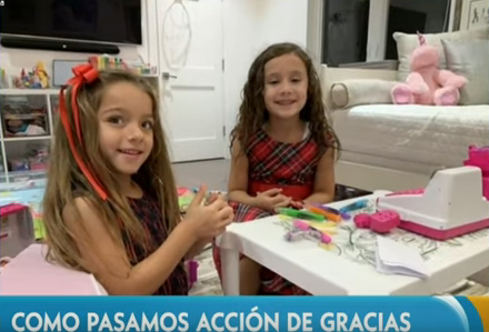 Angelmixvale's tweet photo. @ottompadron @angelicavale @angelicamaria Família #ValePadron @angelicavale @angelicamaria @ottompadron @AngelicaMasiel @DanielNicolasPV pasa el día de acción de gracias en la casa de @AdamariLopez #Alaia #ToniCosta 😍🥰🎅🎄🍩🥙🥘🥂🍷🍹🍸🍾🧁🍨🥦🍒🎊🎊🎉🎊🎄☃️❄️ https://t.co/5FSGP0W69M