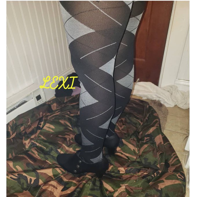 Loving these argyle thigh high stocking https://t.co/KZh23P9IoP<a href="/tag/footfetish"class="tags"><span>#footfetish</span></a><a href="/tag/flats"class="tags"><span>#flats</span></a><a href="/tag/maryjaneflats"class="tags"><span>#maryjaneflats</span></a>