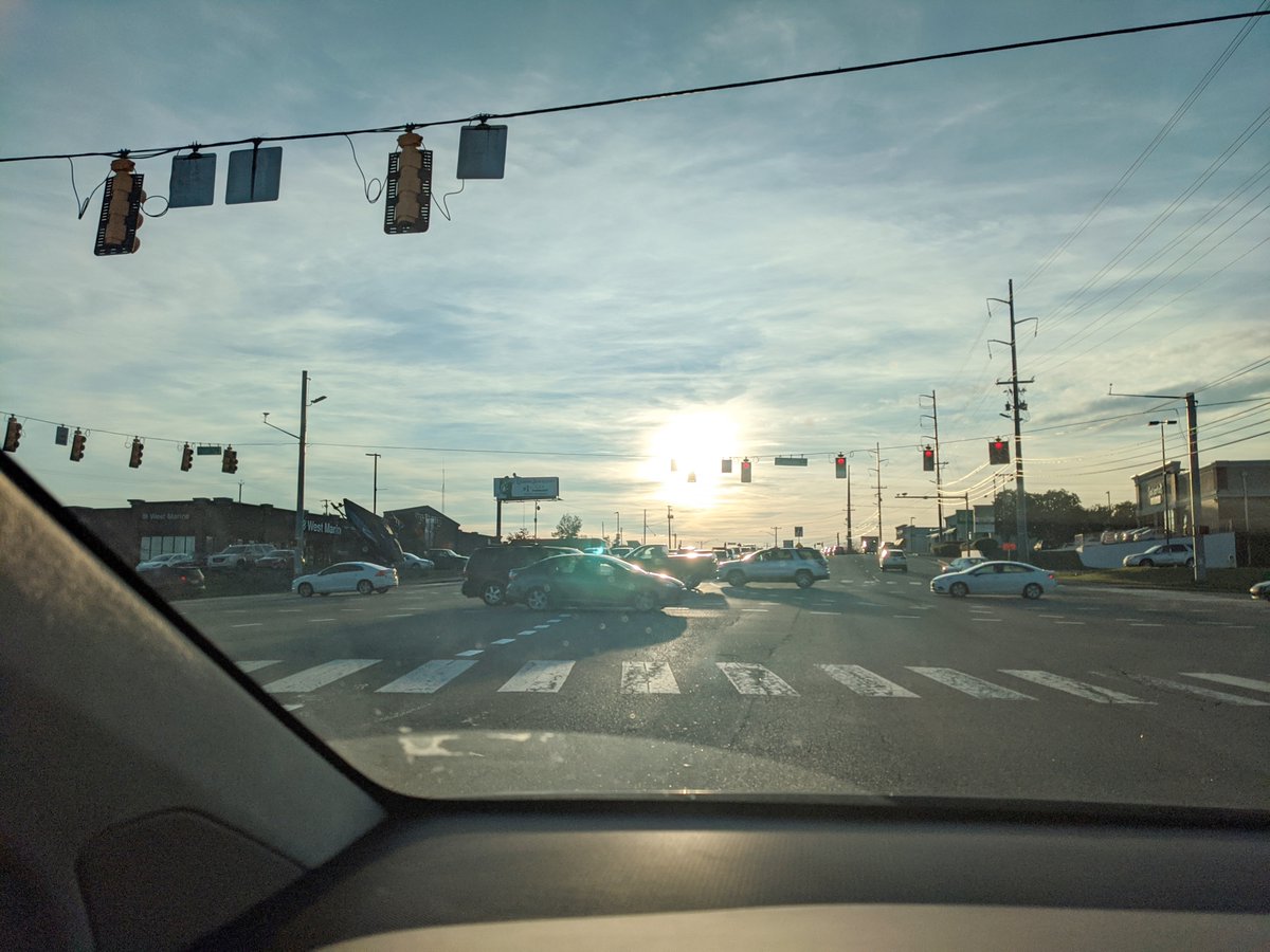 I often get asked about how does the camera see when faced with direct sunlight so I recorded a session to demonstrate it.Here's a scene overview from my pixel4, you can see very bright sun just behind a traffic light (impossible to see by eye)