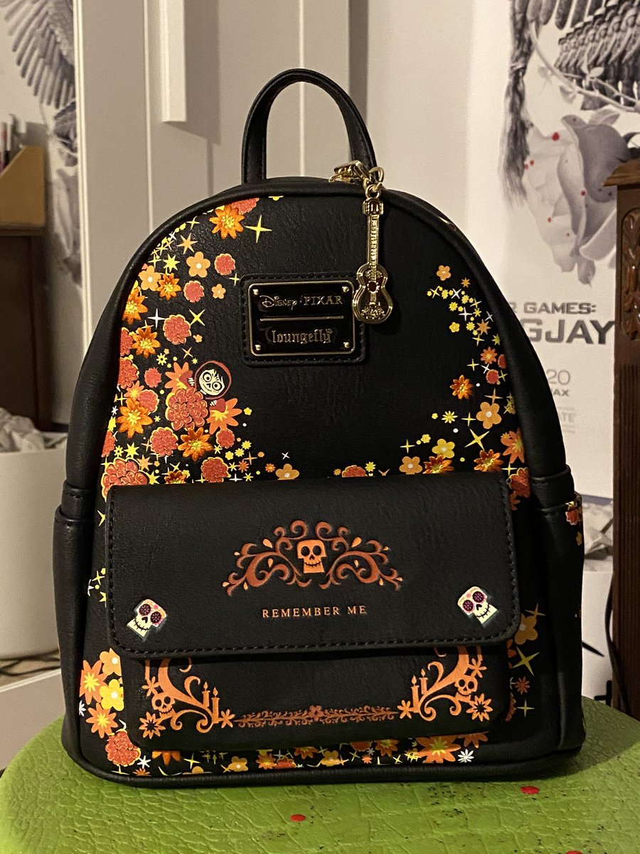 This Coco #loungefly backpack I got at boxlunch is stunning 🧡🖤🧡🖤